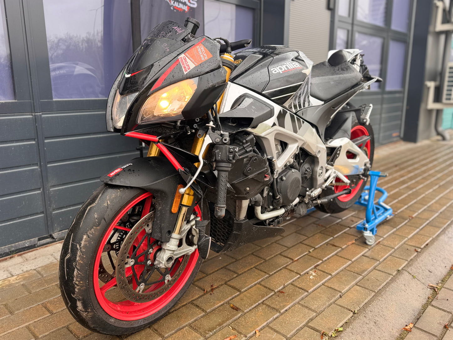 Aprilia Tuono V4 Factory