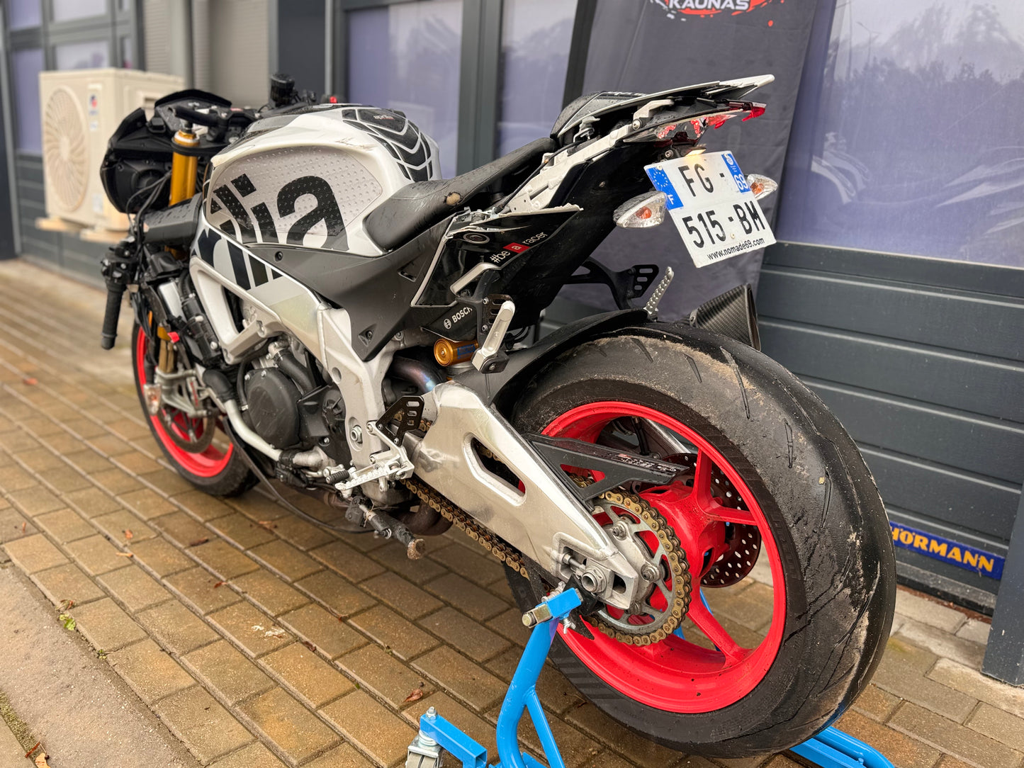 Aprilia Tuono V4 Factory