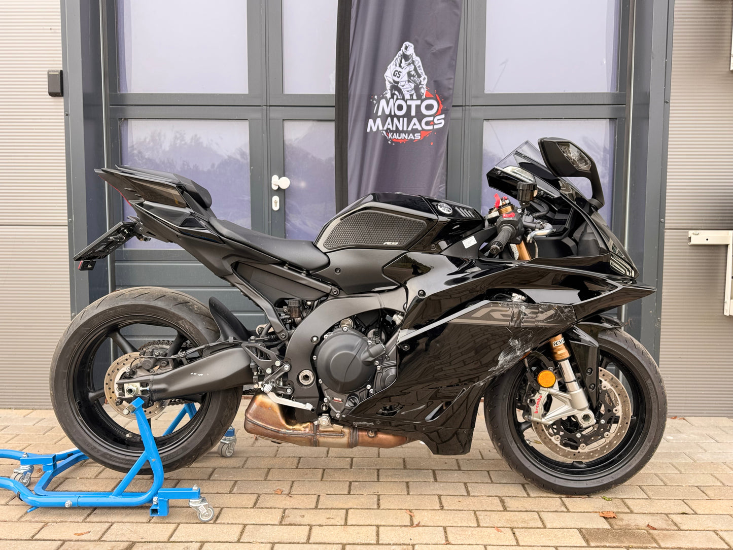 Yamaha R9