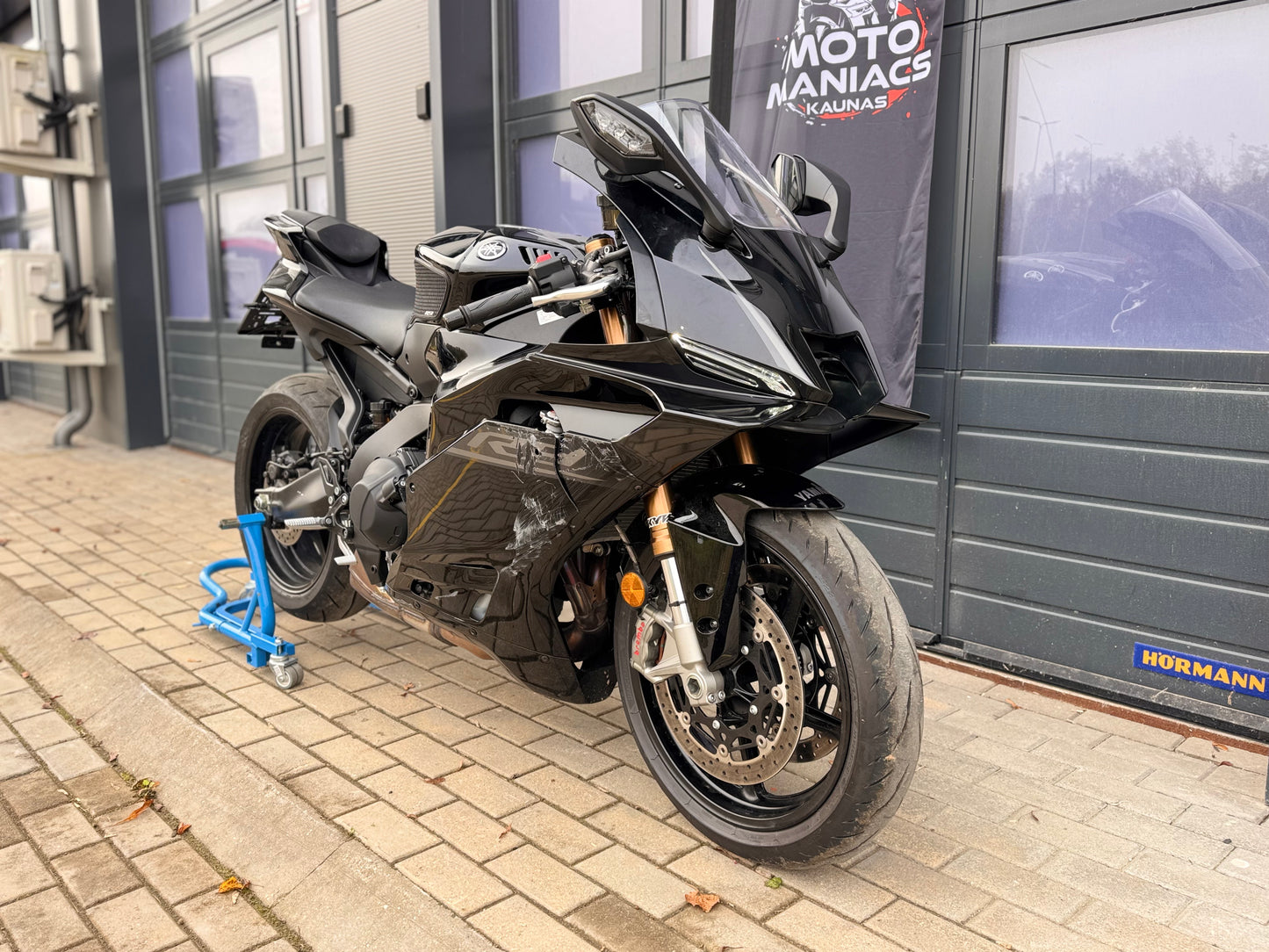 Yamaha R9