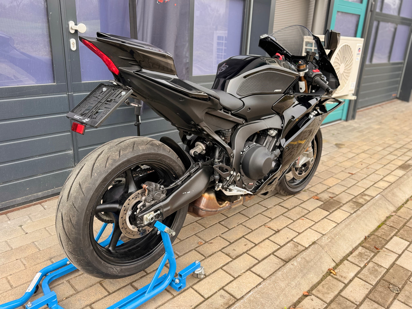 Yamaha R9