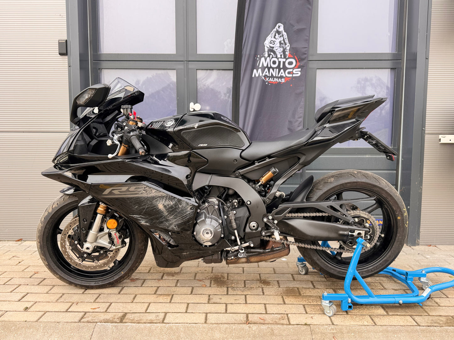 Yamaha R9