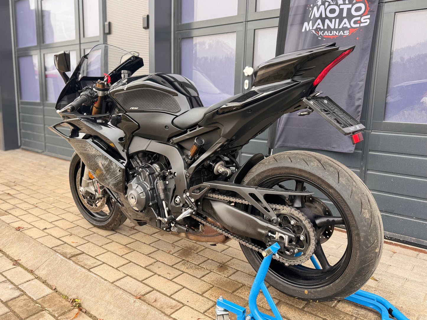 Yamaha R9